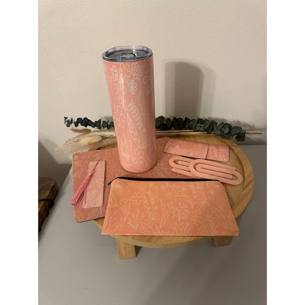Tumbler‎ with office items